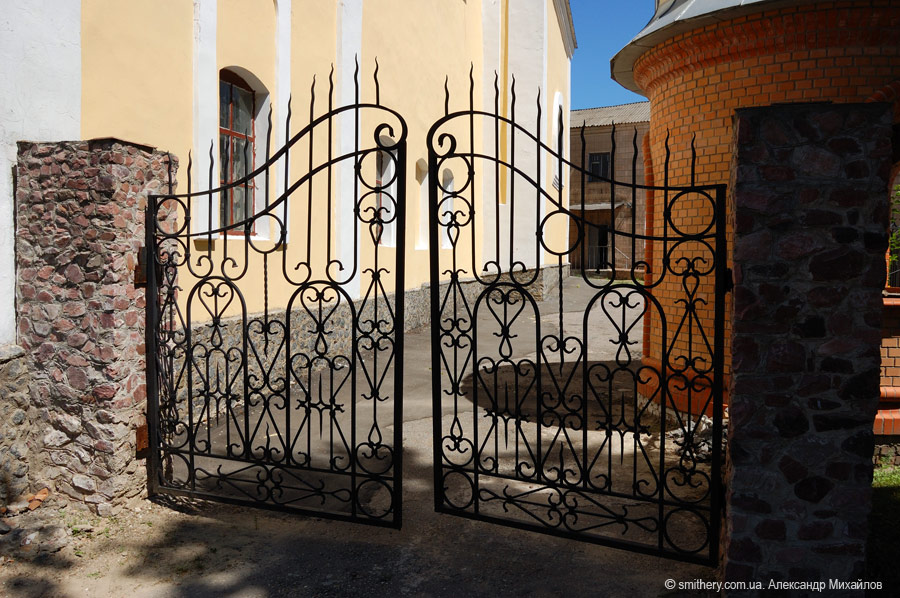 Ворота у церковний двір